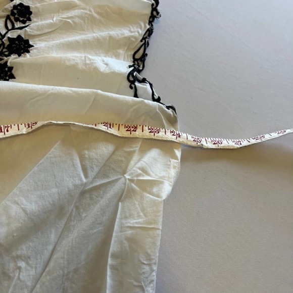 Nine West Jeans White Blouse Black Embroidery top L - Picture 5 of 7